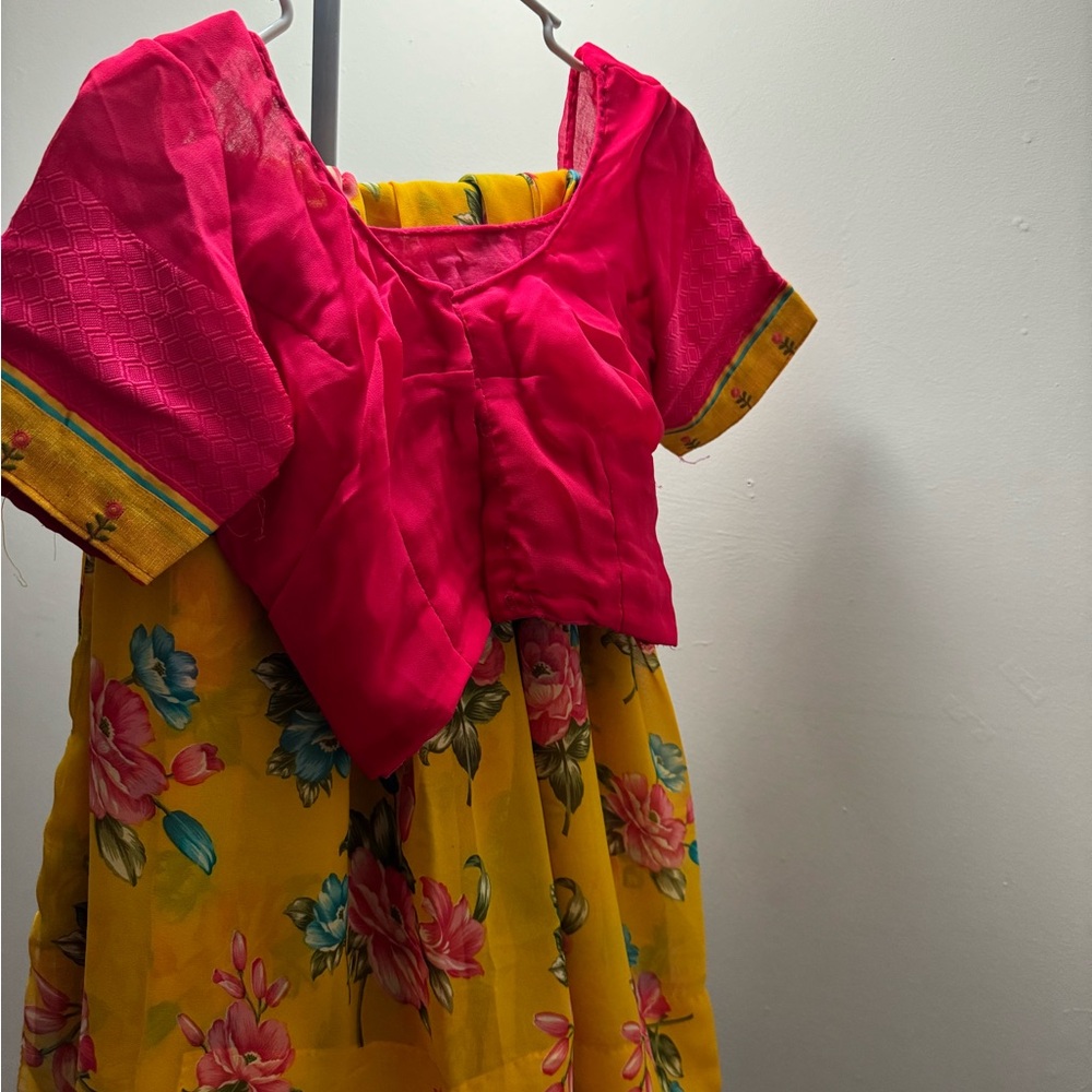 Georgette saree - Picture 2 of 3